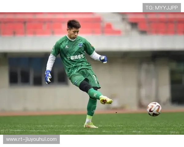 以门将青训为核心探索足球守门员全面成长与竞技能力培养路径